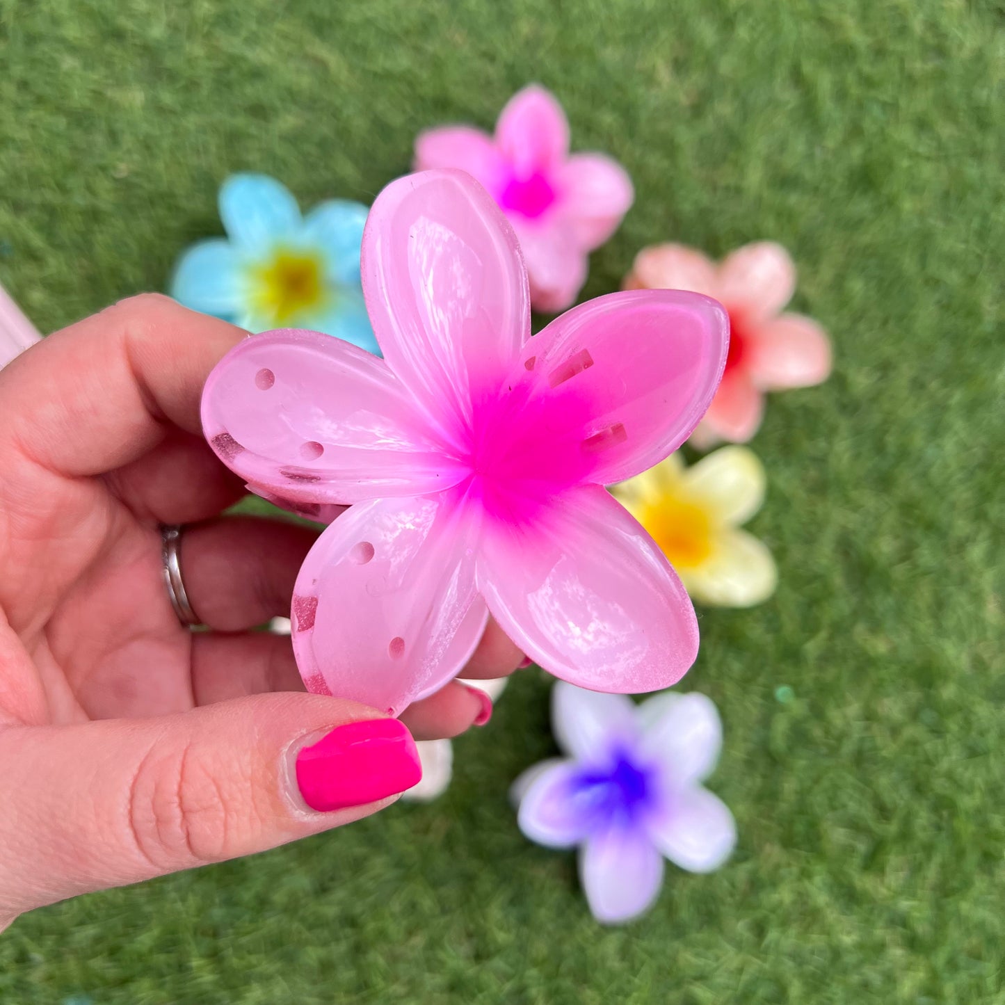 Hibiscus Claw Hair Clips