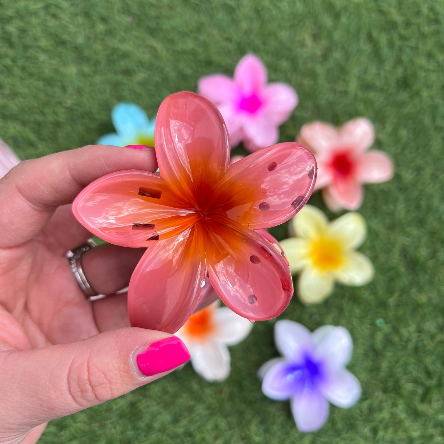 Hibiscus Claw Hair Clips
